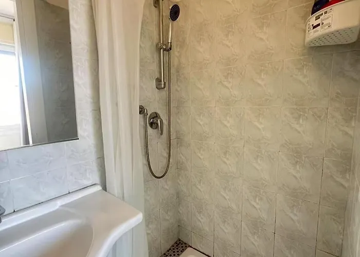 Moon 6 ゲストハウス メストレ